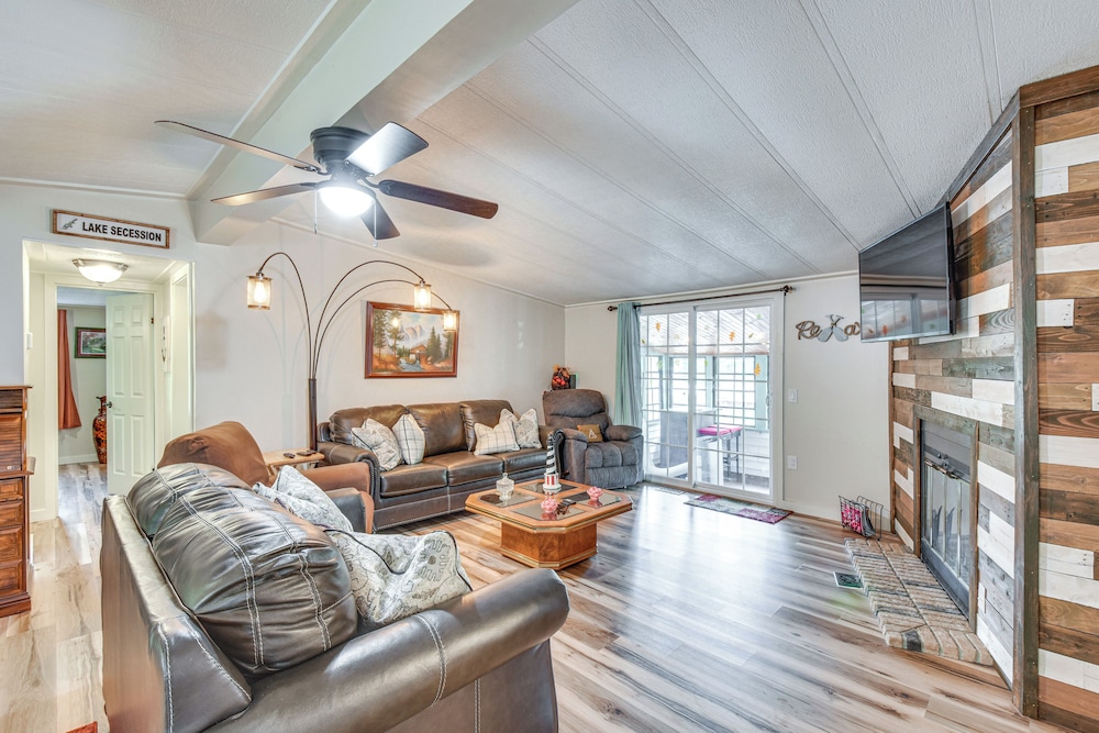 Boat, Fish, Relax: Lake Russell Retreat w/ Dock