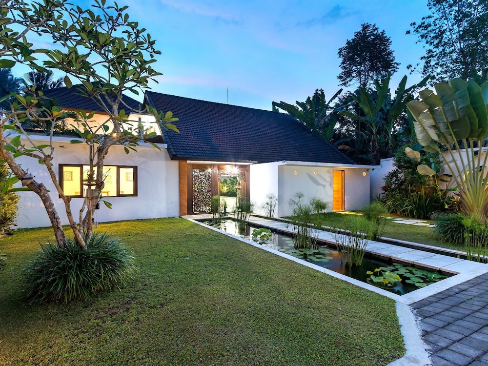 Villa Candi Kecil Empat