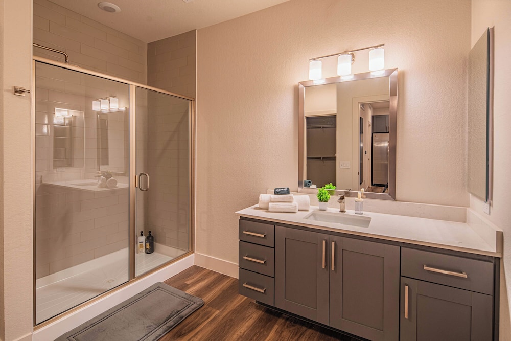 ROVE LIVING/KB - Scottsdale Grand