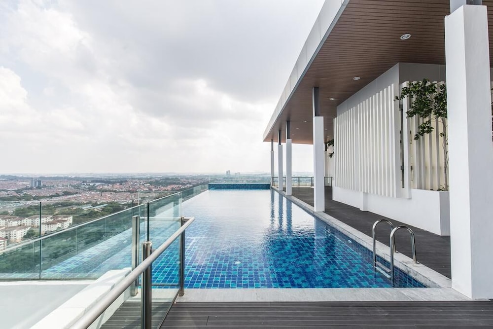MaxStays - Max Home at Da Men Residences photo 4