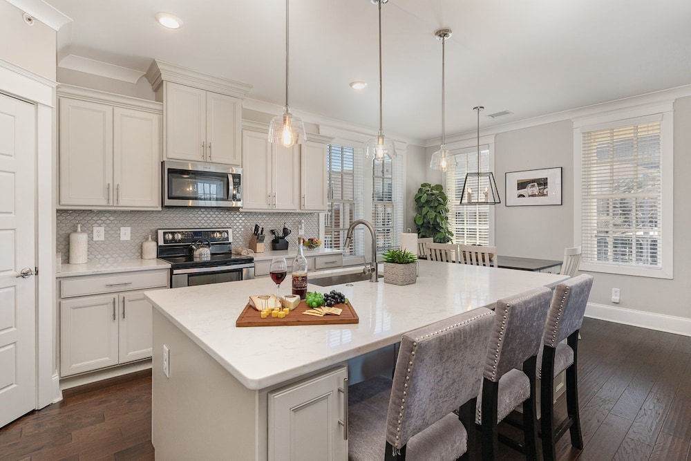 Belwood Manor-across From Parthenon-5 Min Broadway