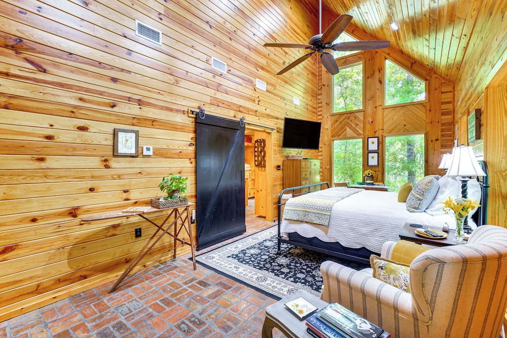 Laurel Vacations - Riverfront Cabin w/ Outdoor Oasis in Seminary! - Property Image 2