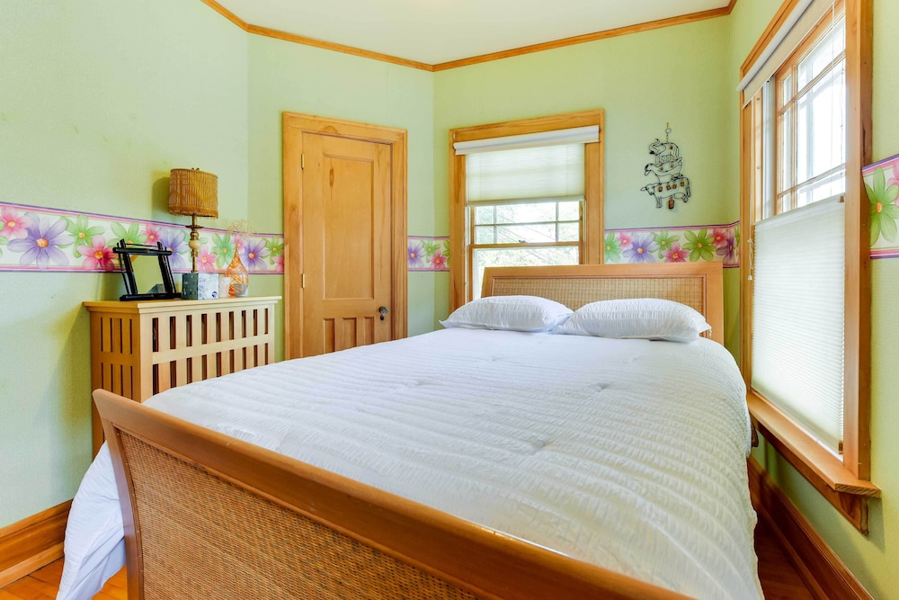 Charming Mpls Home w/ Patio - Walk to Uptown! view 4