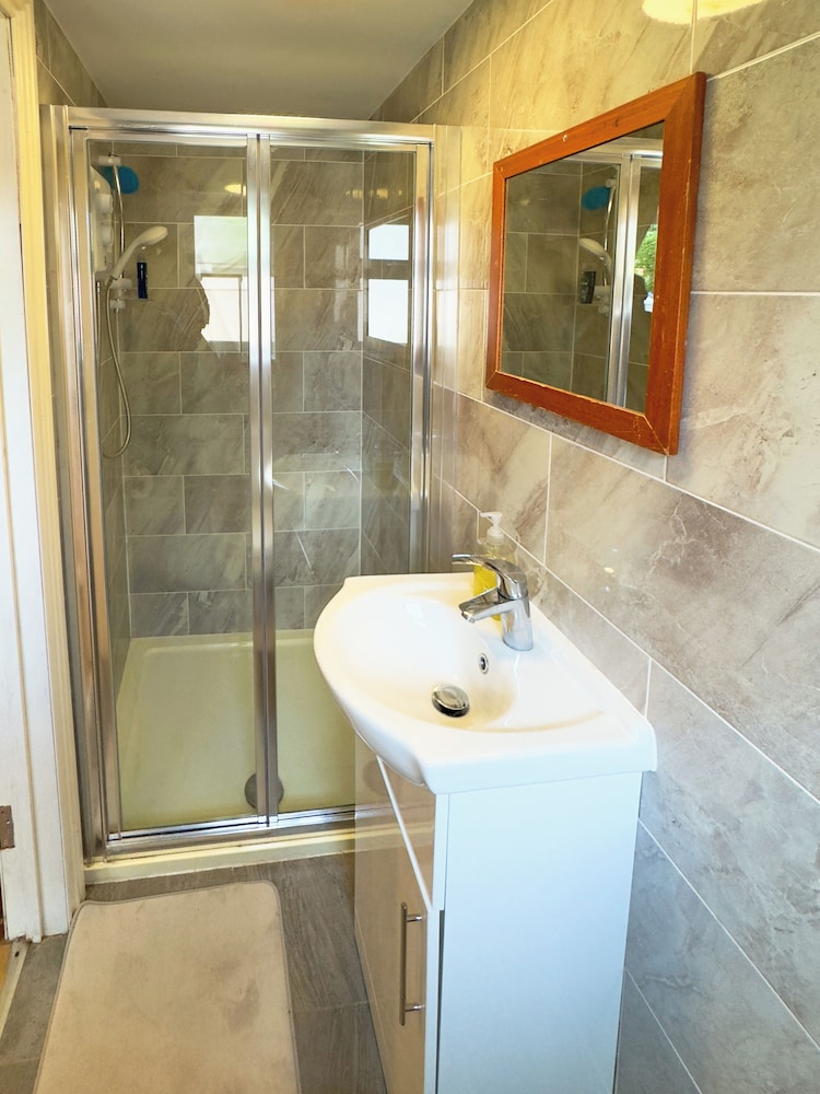 Heathrow Lodge B&B