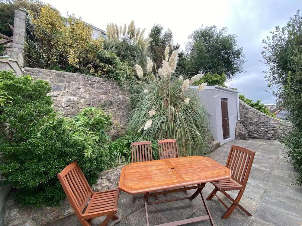 Marinaseaview-4br-8guests-freeparking-petsfriendly