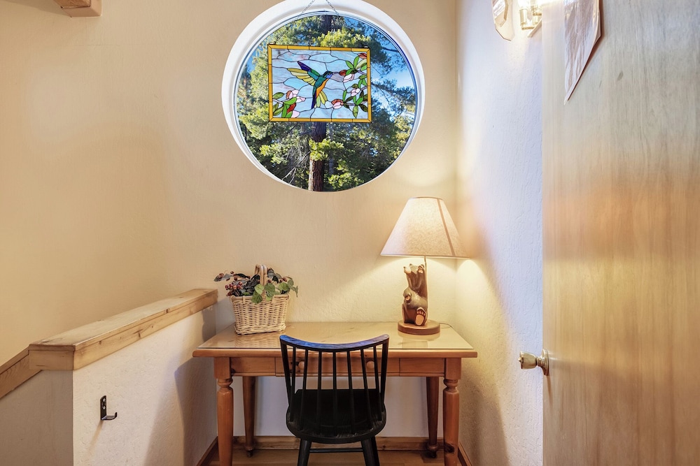 Lakeview Hideaway 3bdr for 8 w/ Private Hot Tub!