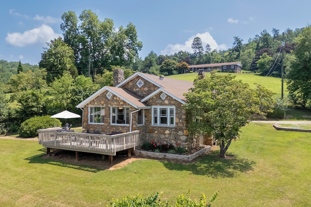 Hike + Explore: Mountain-view Escape in Candler