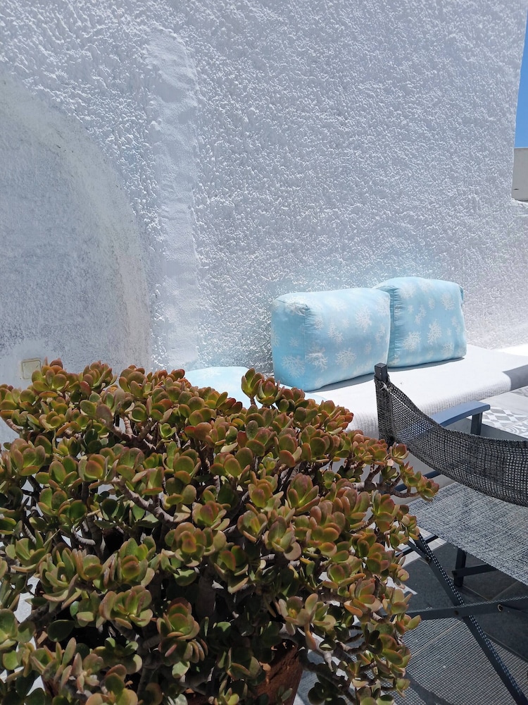 Charming 1705 Castle House in Pirgos Kallistis, Greece