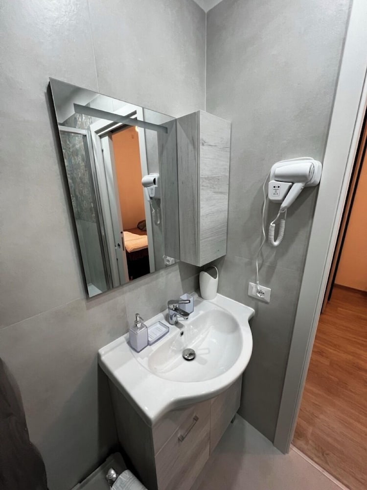 Love4Rome Guest House