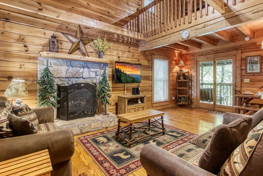 Heavenly Heights - Great Location! Close To All The Action! 2 Bedroom Cabin by Redawning view 5