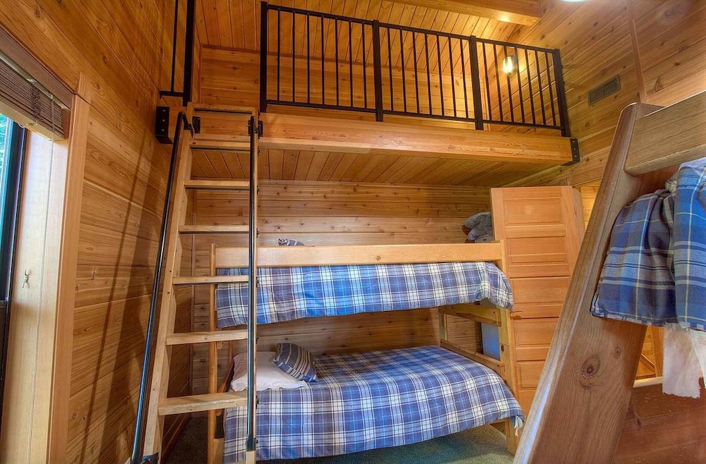 Smokey Joes 5 Bedroom Cabin by RedAwning - Property Image 27