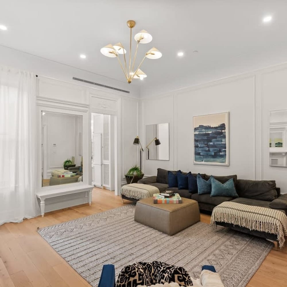 Riverside by Rove Travel 7BR Modern Townhouse