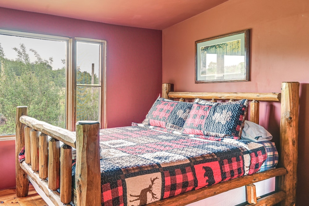 5-acre Kingston Getaway: Pond, Peacocks & Fire Pit