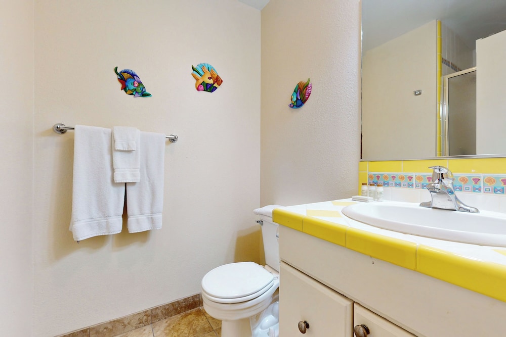 Gulf-view 3BR w/ Patio, Pools, Hot Tubs & Sauna