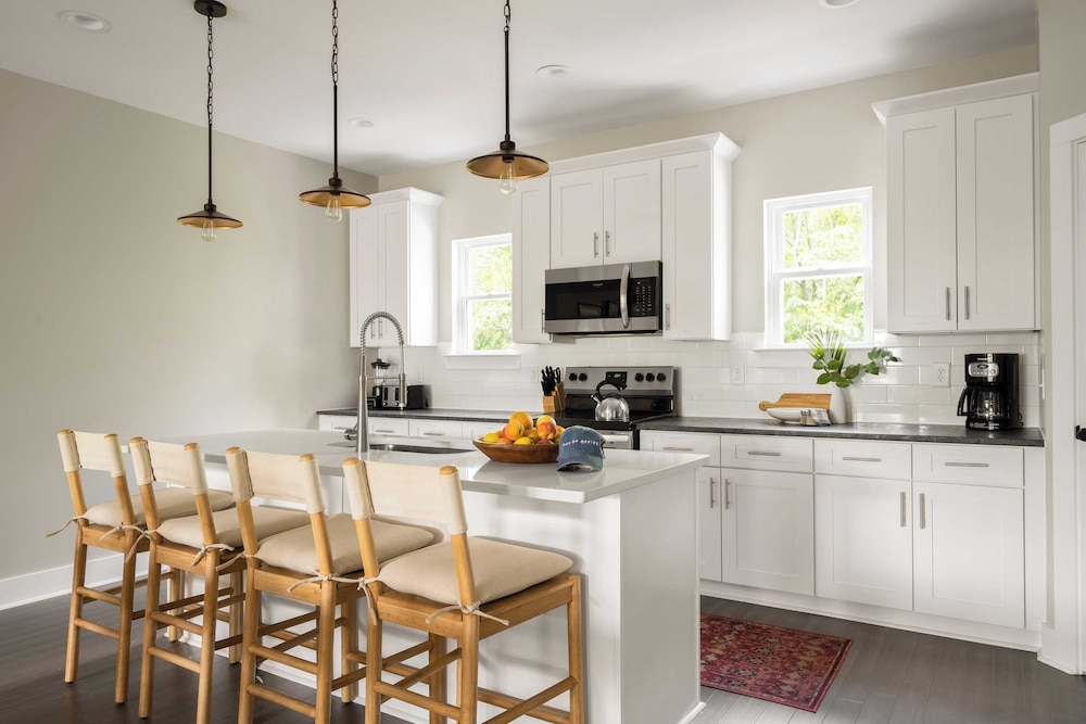 8 Nashville Homes w/ 21 Bedrooms, 21 Baths & Space for 74, Just Minutes From Broadways Nightlife, Dining, and Music Scene Cherokee by Avantstay