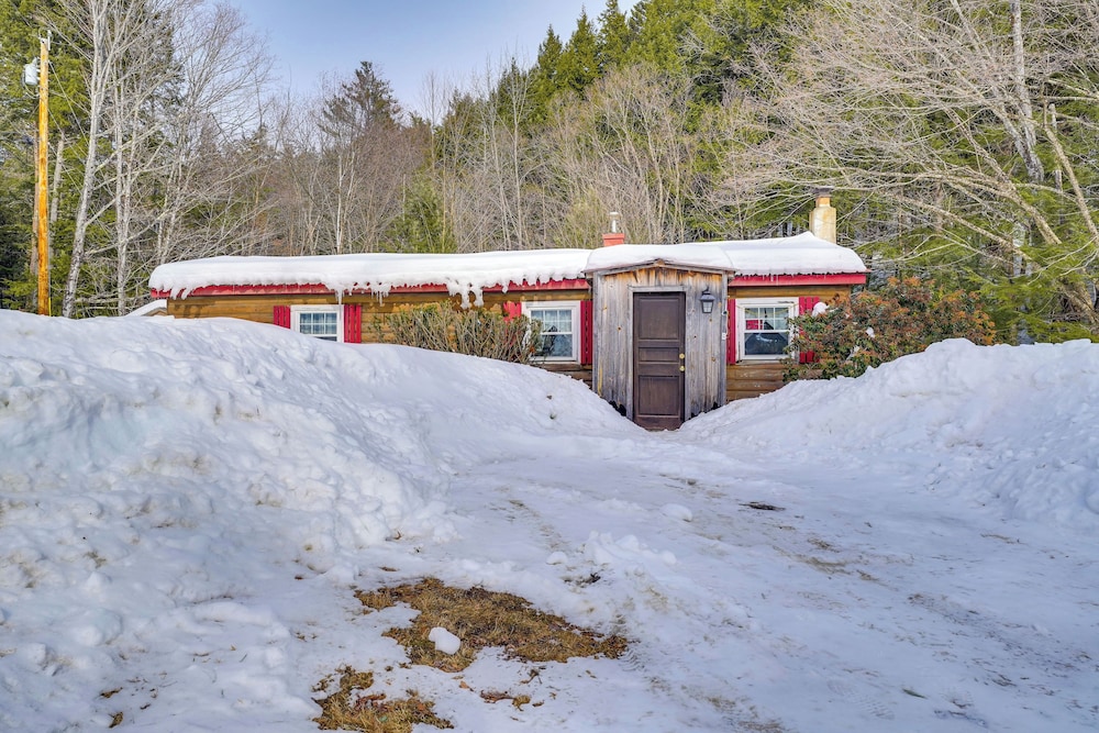 Hike, Ski & Unwind: Cabin w/ Deck in Chester!