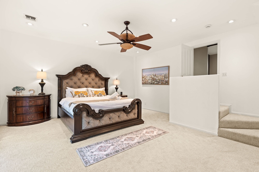 Mountain View Family Retreat w Game Room Scenic Decks