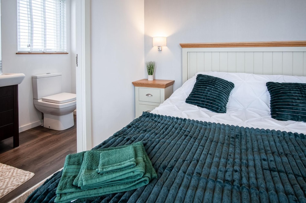 Swallow Lodge - 3 Bedroom Lodge - Wisemans Bridge