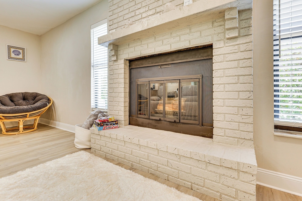Sleek Family Home w/ Pool & Hot Tub in Fort Myers!