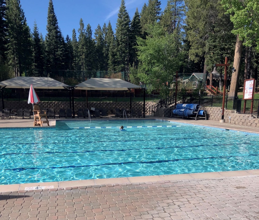 Lake Tahoe Vacations - Golden Ski Getaway - Property Image 10