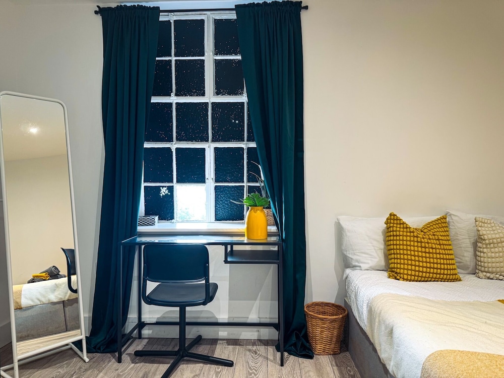 Maidstone-towncenter-wifi-2br-parking-cityviews view 4