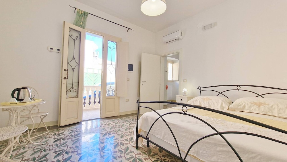 Dimora Maniscalco With Star Vault Ceilings in Matino 2 Bedrooms