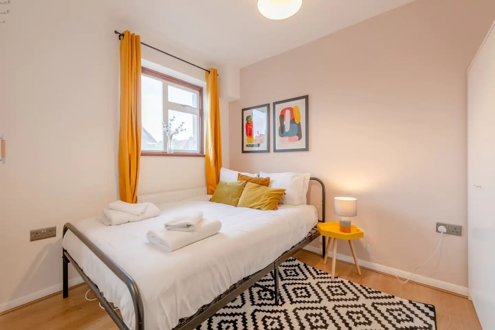Central 3 Bedroom House With Garden