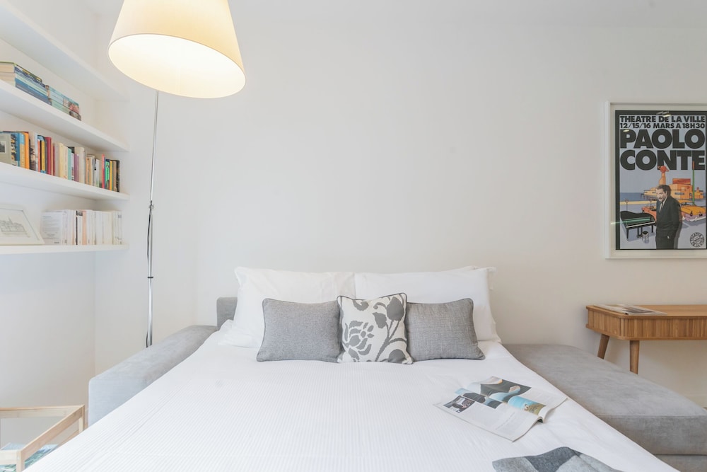 Central & White Apartment by Rent all Como