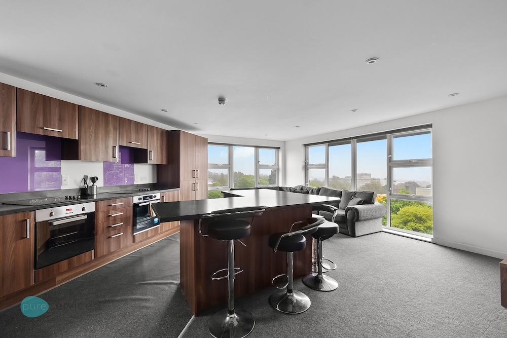8 Bed Apartment @ Derriford Stays by Pureserviced