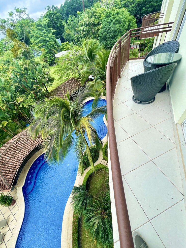 La Torre: Poolside Condo with Scenic Views