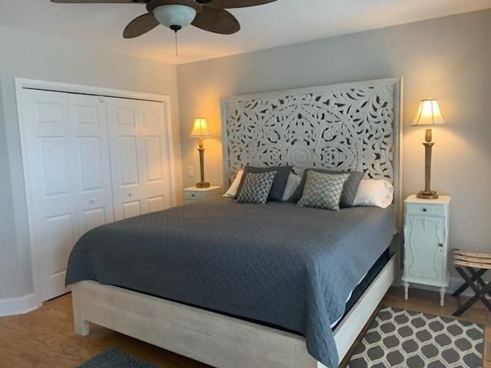 Absolute Bliss Private 4 Bedroom Home by RedAwning