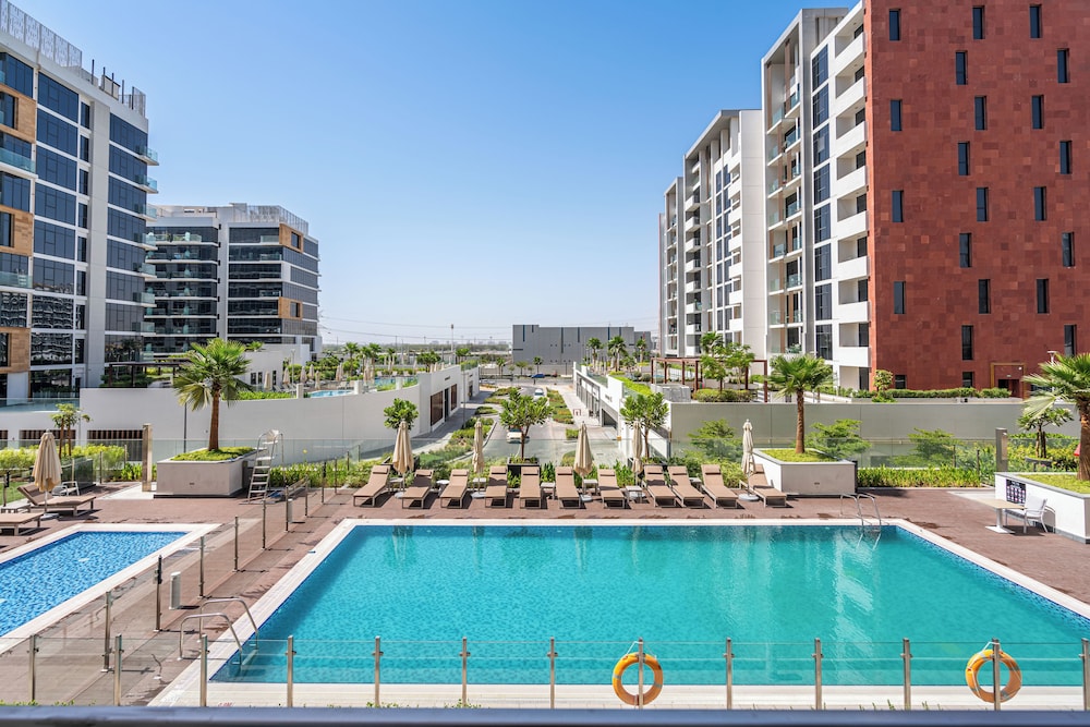 PVH - Chic 1BR - Azizi Riviera 37