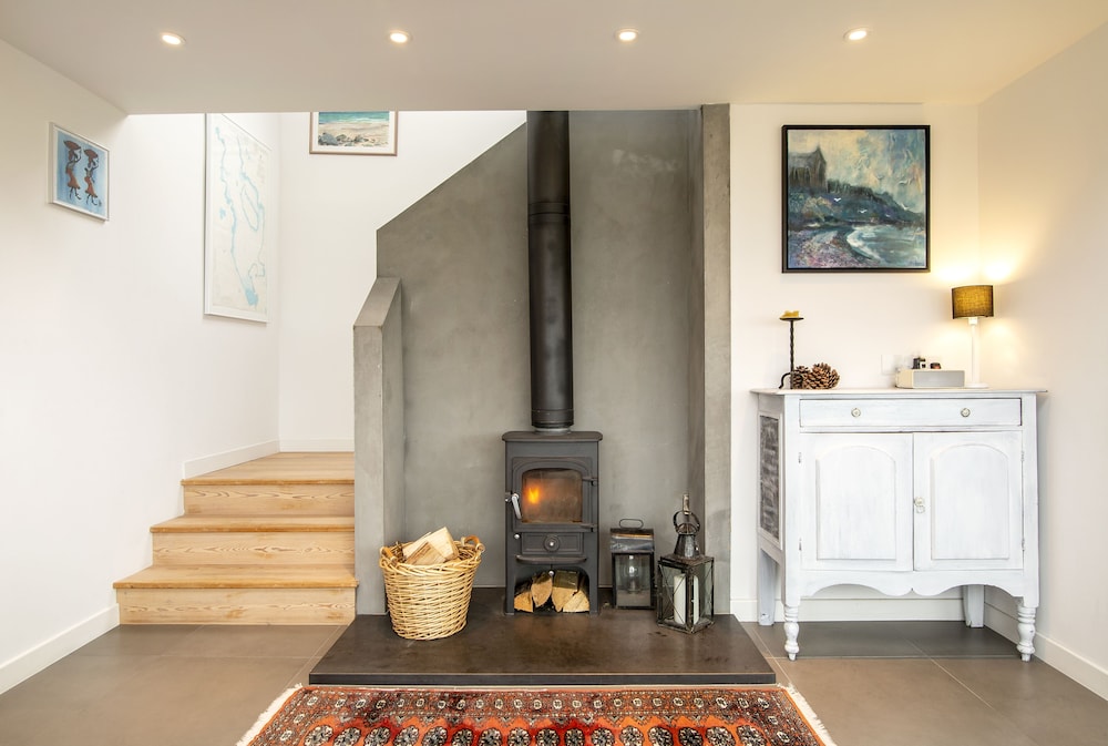 Solas, Ormiscaig, Luxury Coastal Retreat view 4