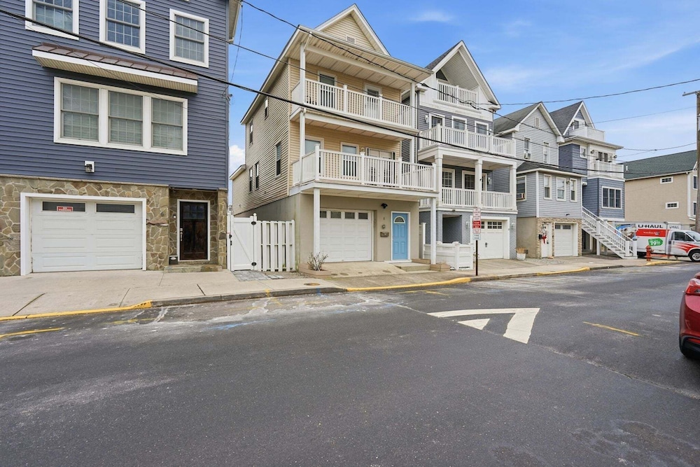 Sea Bright Gem Steps To Beach + Parking 4 Bedroom Home
