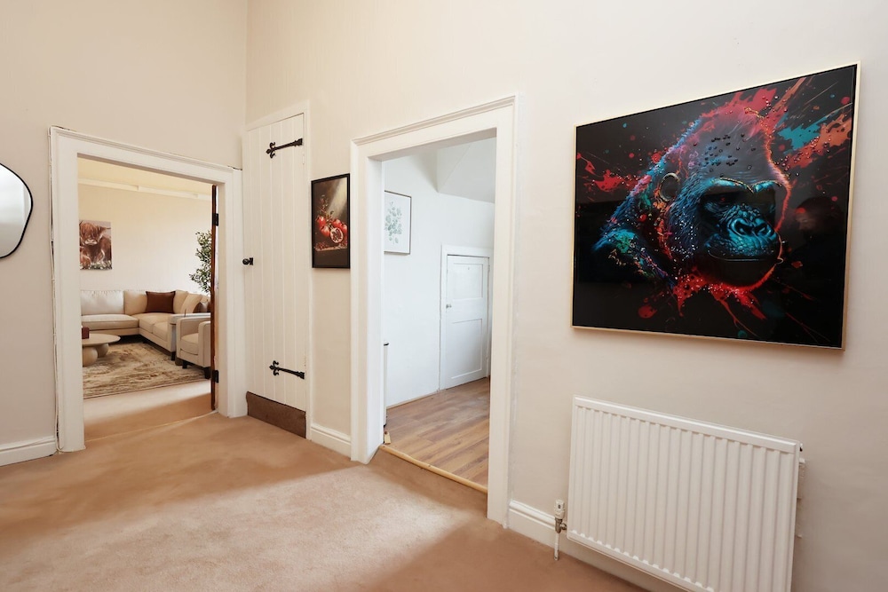 Spacious 3BR Flat in Cowbridge Centre