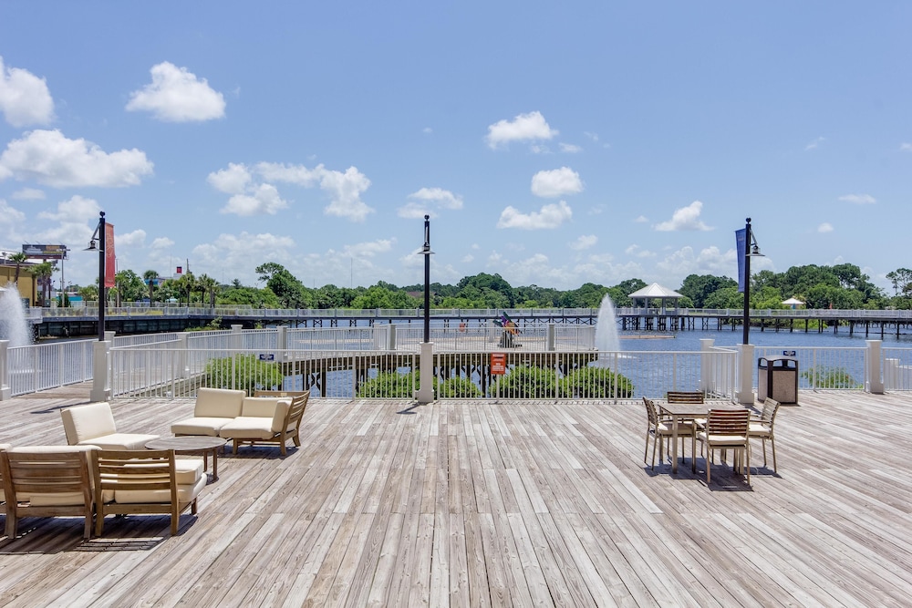 Laketown Wharf by Book That Condo