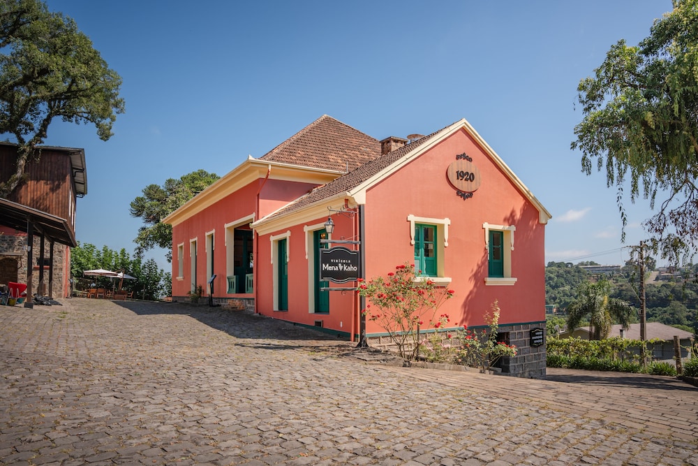 Casa de Pedra Mena Kaho