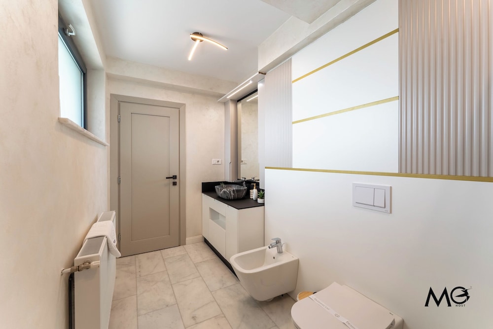 MoHost Valcom - Luxury Skyline Penthouse