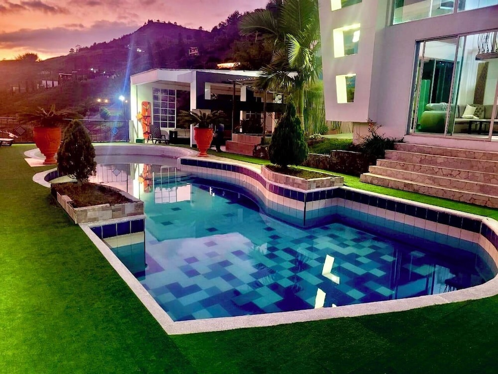 Hotel y Termales Castillo del Lago