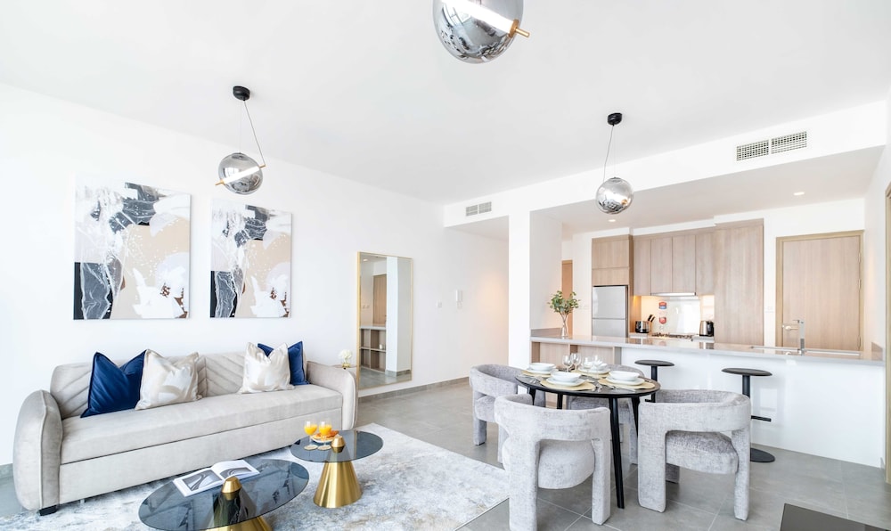 LUX  The Dubai Marina Skyline Suite