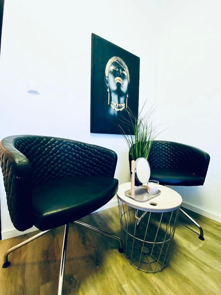 7BR Apt for 15P Near Schönbrunn