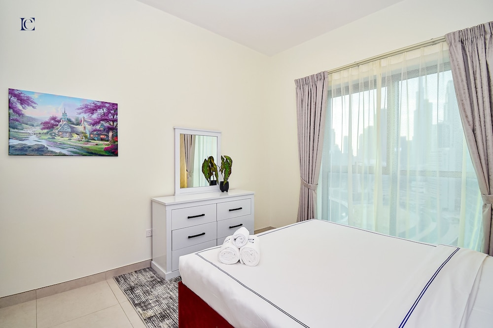 Stylish 1BR with Skyline View - THE BAY — hotel room