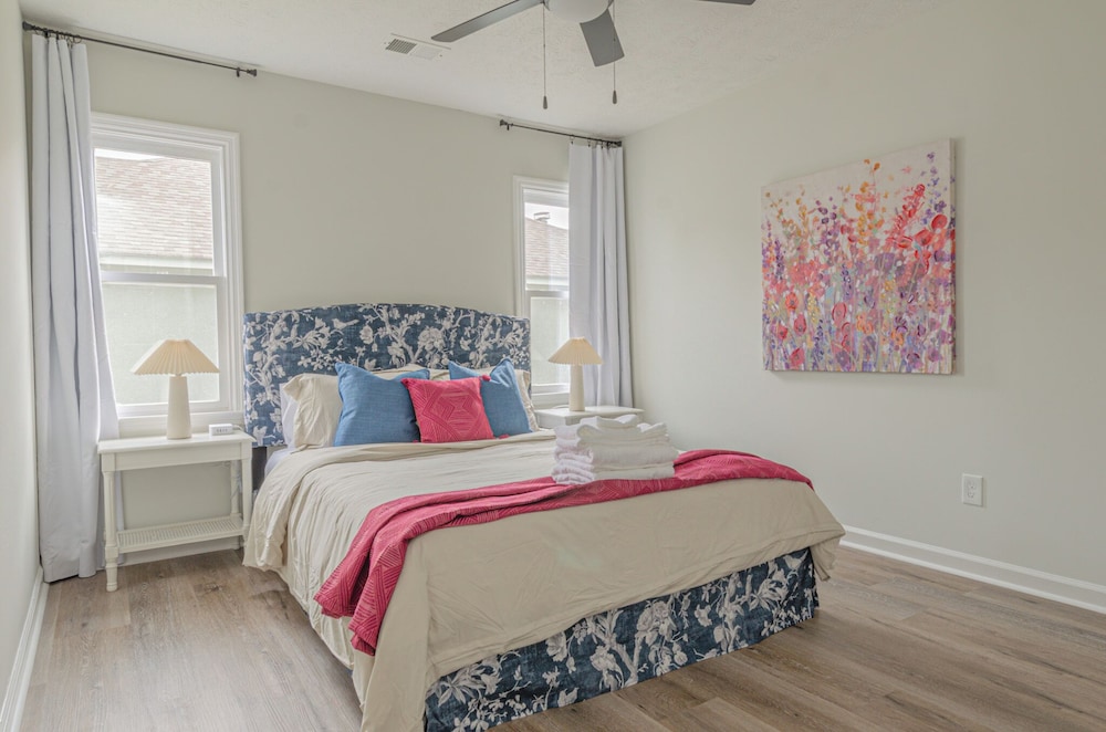 6-Bed Artistic Home with Game room