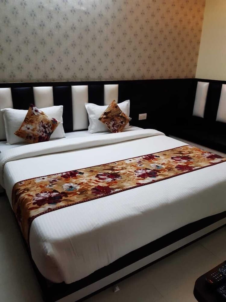 Satyadeep Inn