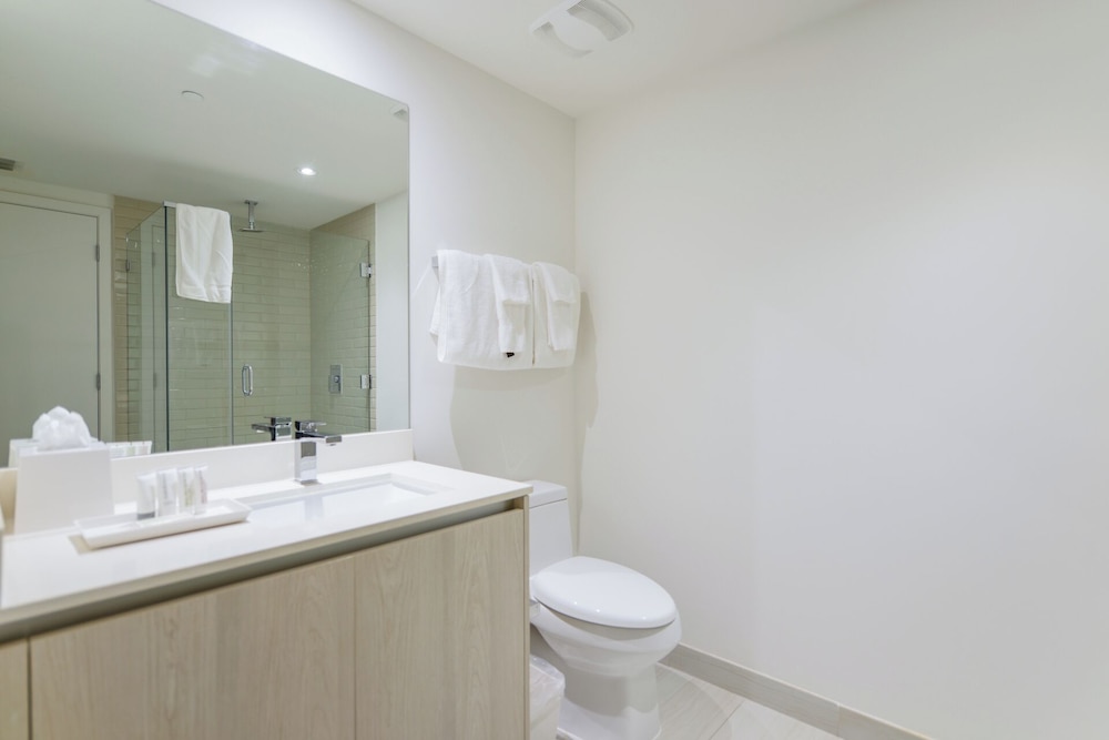 40th-Floor Gem Top Views & Amenities