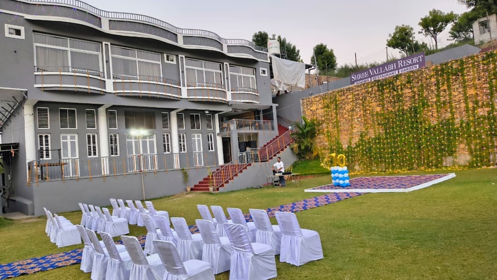 Shree Vallabh Resort
