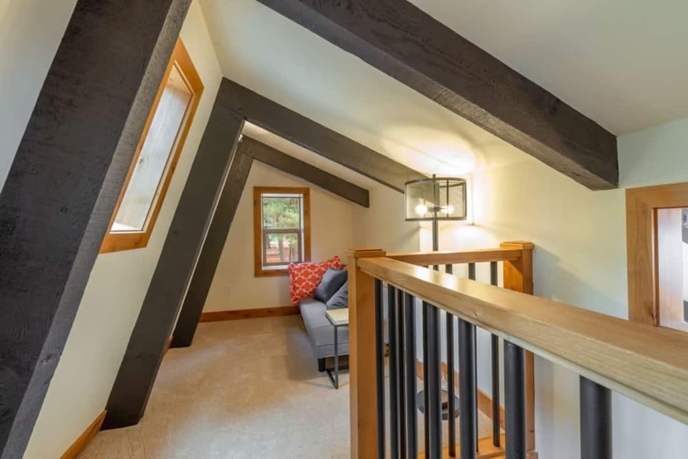 Henderson by Avantstay Lake View! Walk to Beach, Garwoods  More! - Property Image 7