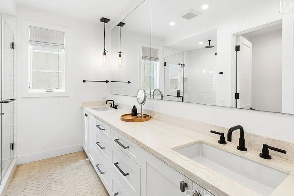 3BR Newport Luxury Rooftop Deck Hottub Parking