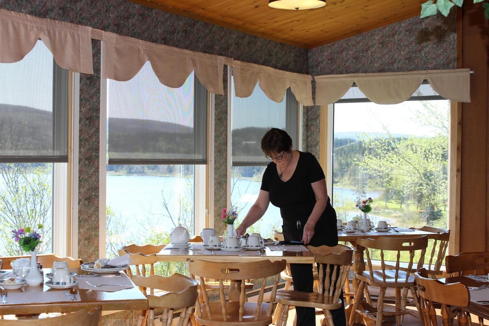 Duck Cove Inn