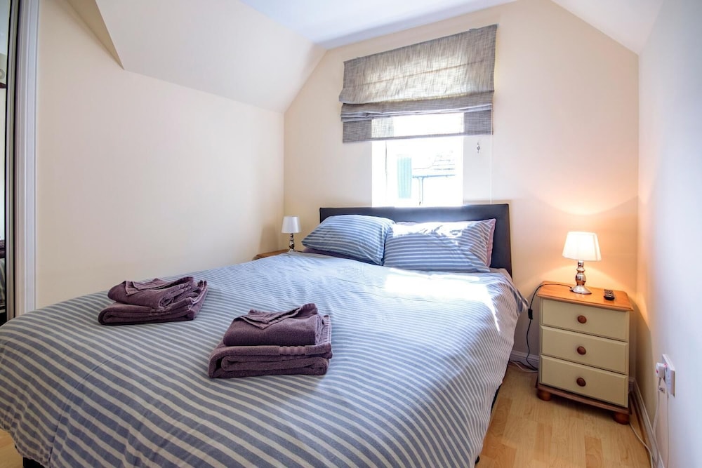 7 Varis Apartments